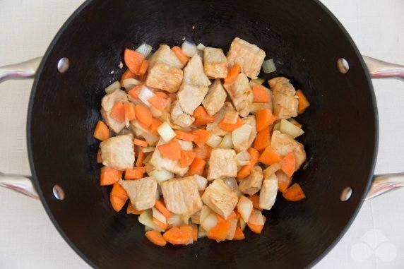 Гуляш из свинины и картофеля – фото приготовления рецепта, шаг 4