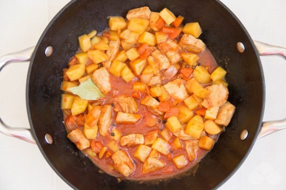 Гуляш из свинины и картофеля – фото приготовления рецепта, шаг 6