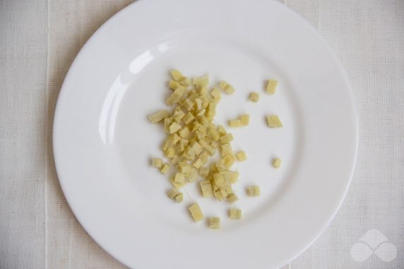 Черный чай с имбирем, лимоном и медом – фото приготовления рецепта, шаг 1