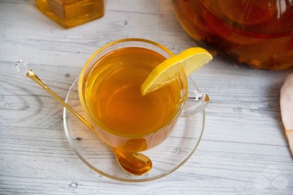 Черный чай с имбирем, лимоном и медом – фото приготовления рецепта, шаг 6