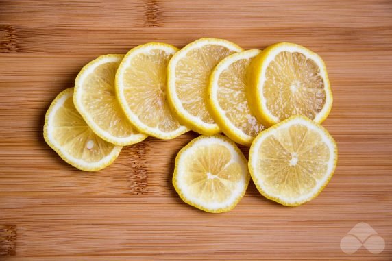 Лимонад с клубникой и соком лайма – фото приготовления рецепта, шаг 1