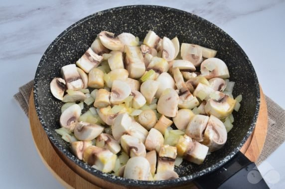 Три грибных соуса из шампиньонов: со сливками, сметаной и постный