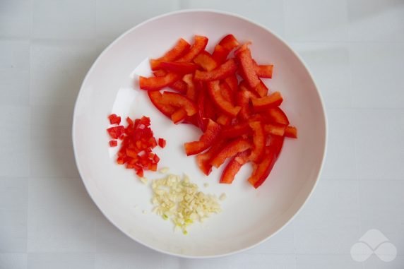 Салат из маринованного перца с рукколой – фото приготовления рецепта, шаг 1