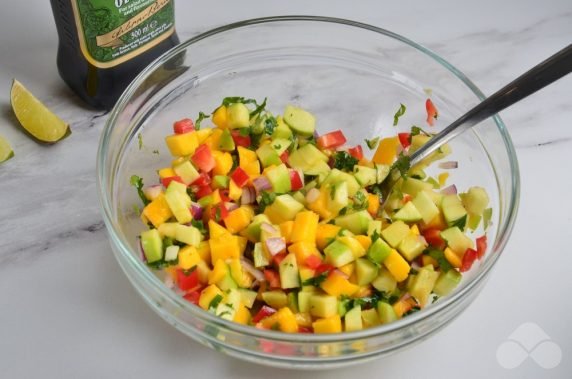Салат-сальса с яблоками и манго – фото приготовления рецепта, шаг 3
