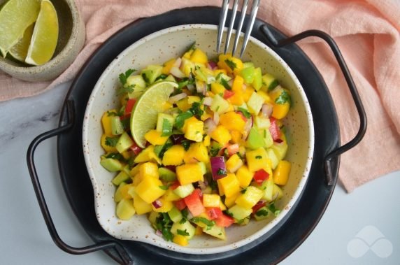 Салат-сальса с яблоками и манго – фото приготовления рецепта, шаг 4