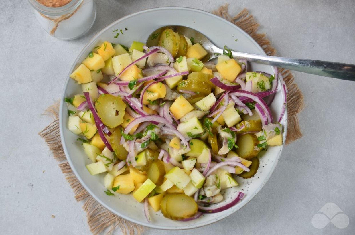 салат из селедки с яблоком и картофелем | Дзен