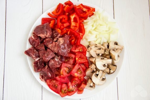 Классический лагман с говядиной, грибами и овощами – фото приготовления рецепта, шаг 1