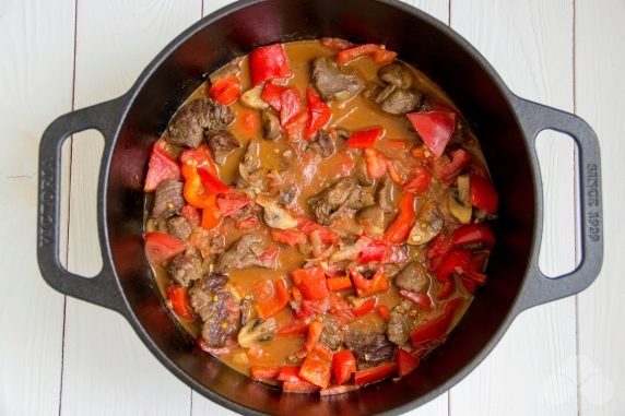 Классический лагман с говядиной, грибами и овощами – фото приготовления рецепта, шаг 4