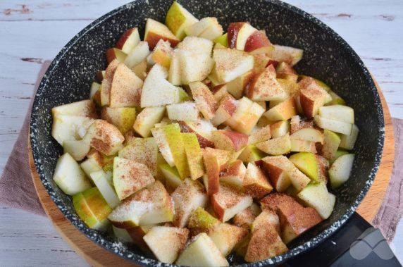 Блины с яблоками и корицей – фото приготовления рецепта, шаг 6