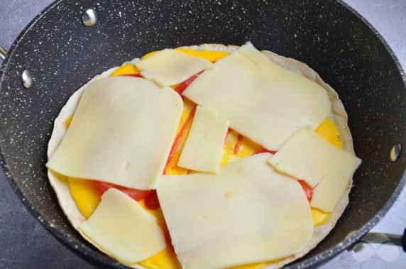 Кесадилья с омлетом и моцареллой – фото приготовления рецепта, шаг 4