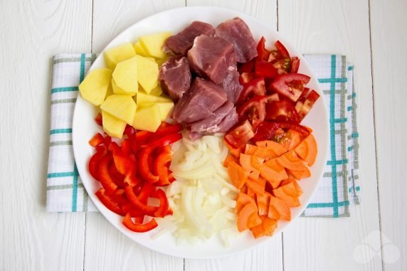 Лагман со свининой, картофелем и лапшой – фото приготовления рецепта, шаг 1