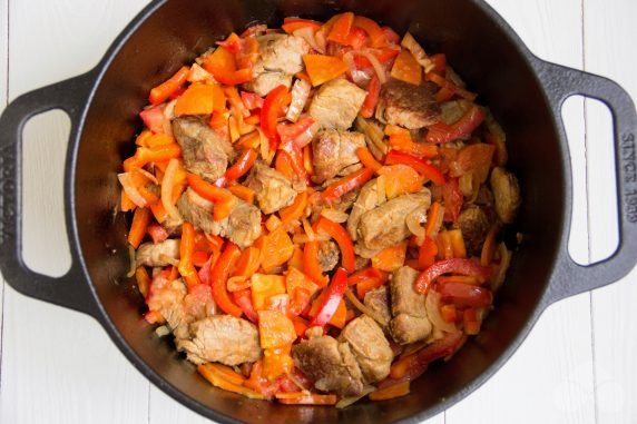 Лагман со свининой, картофелем и лапшой – фото приготовления рецепта, шаг 4