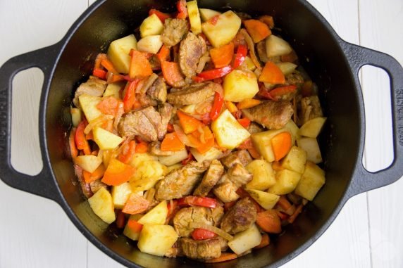 Лагман со свининой, картофелем и лапшой – фото приготовления рецепта, шаг 5