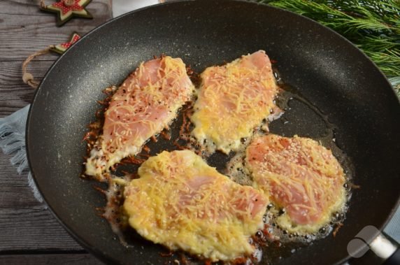 Куриные отбивные с сыром и кунжутом – фото приготовления рецепта, шаг 5