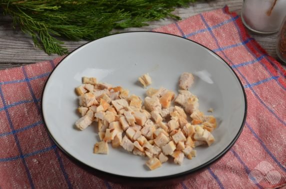 Салат «Елочка» с курицей и сыром – фото приготовления рецепта, шаг 1