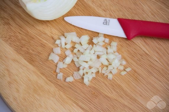 Салат Мимоза с перепелиными яйцами – фото приготовления рецепта, шаг 3