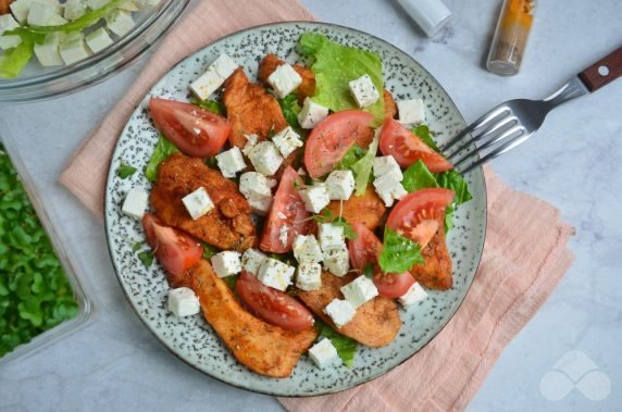 Салат с куриным филе и брынзой – фото приготовления рецепта, шаг 4