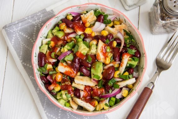 Салат с курицей, красной фасолью и кукурузой – фото приготовления рецепта, шаг 5