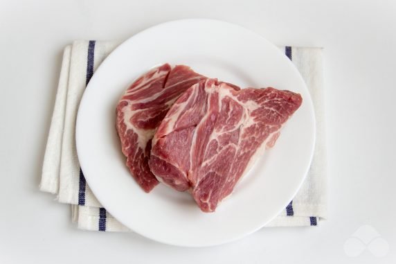 Стейк из свинины в духовке с помидорами — рецепт с фото пошагово