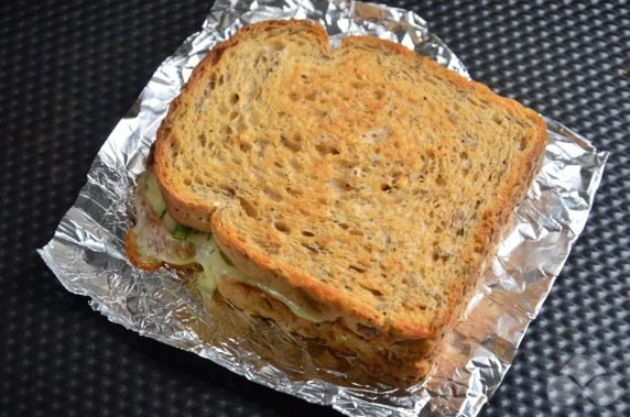 Горячие бутерброды с сыром – фото приготовления рецепта, шаг 4