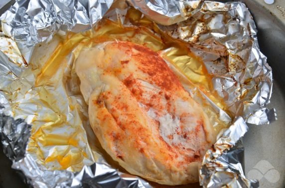 Бутерброды с куриным филе, яйцами и помидорами – фото приготовления рецепта, шаг 1