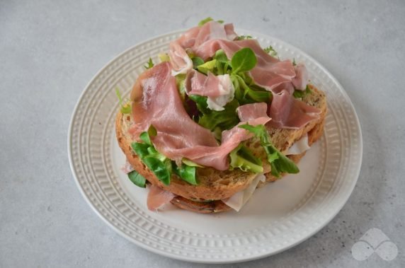 Бутерброды с зеленью и хамоном – фото приготовления рецепта, шаг 3