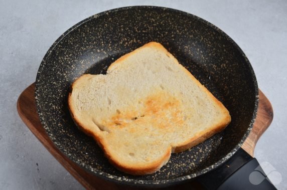 Бутерброды с арахисовой пастой, джемом и миндальными хлопьями – фото приготовления рецепта, шаг 1