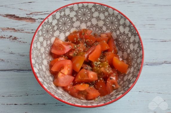 Канапе с помидорами и базиликом – фото приготовления рецепта, шаг 1