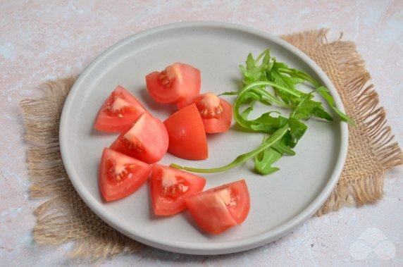 Канапе с ветчиной и помидорами – фото приготовления рецепта, шаг 1
