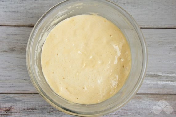 Бисквитный торт с прослойкой из заварного крема и варенья – фото приготовления рецепта, шаг 5