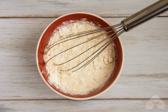 Бисквитный торт с прослойкой из заварного крема и варенья – фото приготовления рецепта, шаг 7
