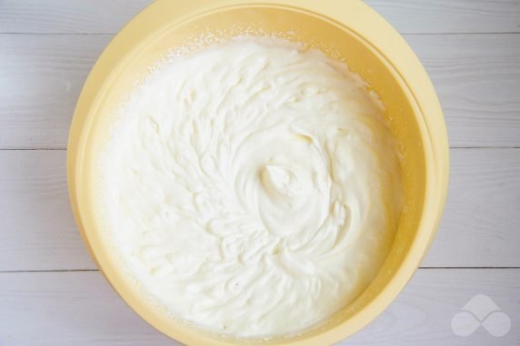 Бисквитный торт «Праздник» – фото приготовления рецепта, шаг 8