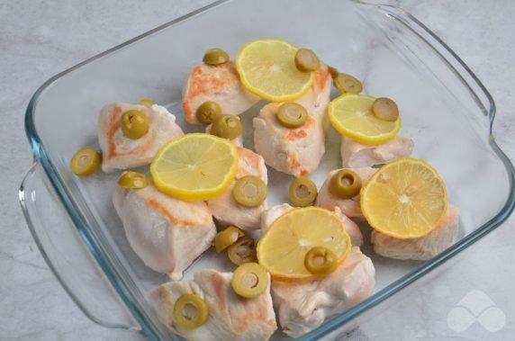 Запеченное куриное филе с лимоном и оливками – фото приготовления рецепта, шаг 2