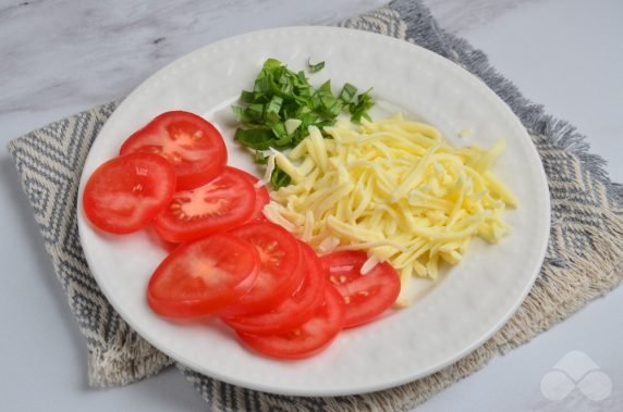 Фаршированное куриное филе с помидорами и моцареллой – фото приготовления рецепта, шаг 1