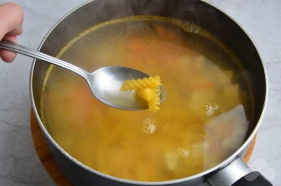 Легкий куриный бульон с макаронами – фото приготовления рецепта, шаг 4