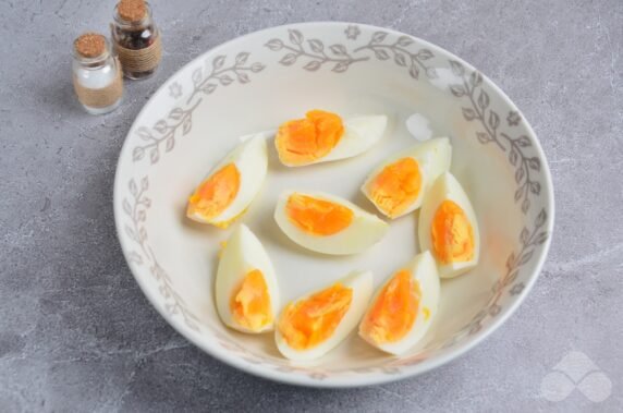 Салат с курицей, овощами и орехами – фото приготовления рецепта, шаг 2