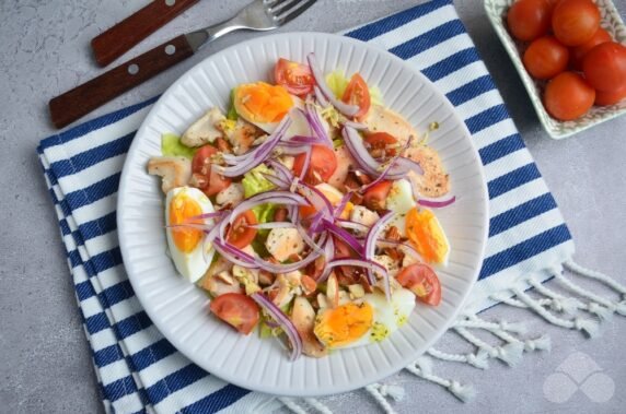 Салат с курицей, овощами и орехами – фото приготовления рецепта, шаг 5