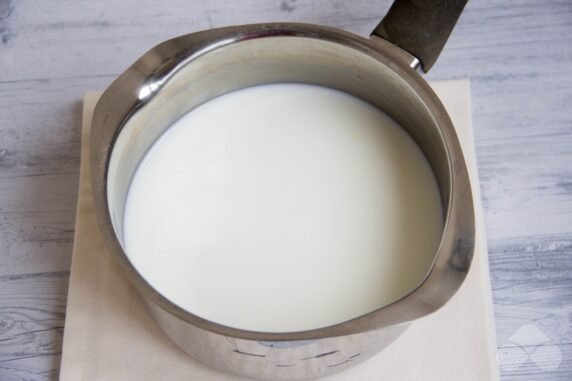 Манная каша на молоке без комочков – фото приготовления рецепта, шаг 1