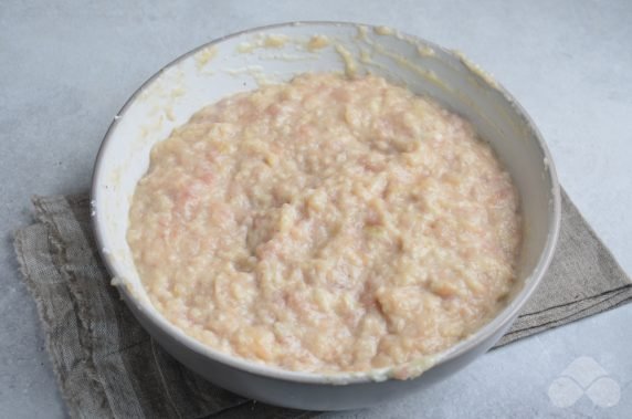 Тефтели из индейки в сметанно-чесночном соусе – фото приготовления рецепта, шаг 3