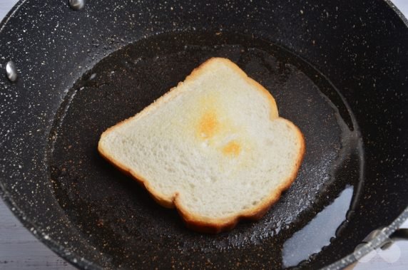 Сэндвич с тунцом и маринованными огурцами – фото приготовления рецепта, шаг 1