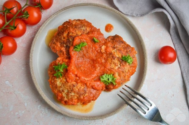 Котлеты в томатном соусе на сковороде — с фото пошагово