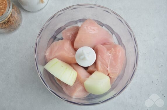 Куриные оладьи на йогурте – фото приготовления рецепта, шаг 1