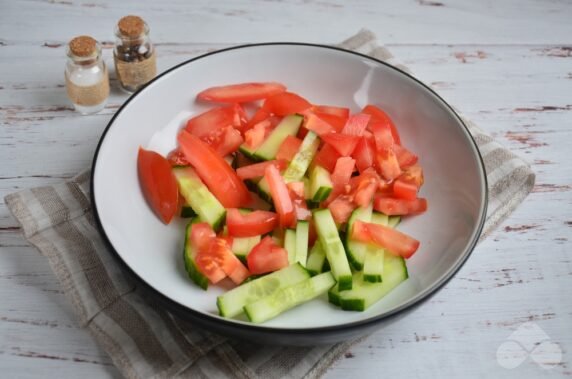 Салат со свежими овощами и ветчиной – фото приготовления рецепта, шаг 1