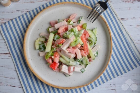 Салат со свежими овощами и ветчиной – фото приготовления рецепта, шаг 5