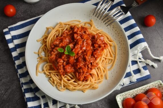 Спагетти с говяжьим фаршем в томате – фото приготовления рецепта, шаг 5