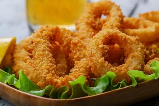 Сочные кольца кальмаров - одно из самых вкусных блюд на Кипре