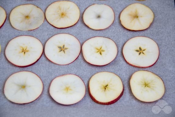 Пряные яблочные чипсы – фото приготовления рецепта, шаг 1