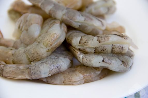 Жареные королевские креветки на гриле – фото приготовления рецепта, шаг 2