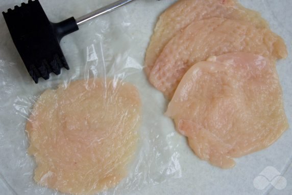 Нежные отбивные из куриной грудки – фото приготовления рецепта, шаг 2