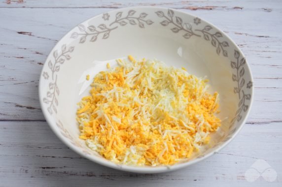 Шарики из крабовых палочек в сырной панировке – фото приготовления рецепта, шаг 1